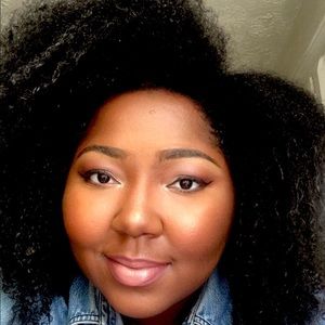 Meet your Posher, Chanel