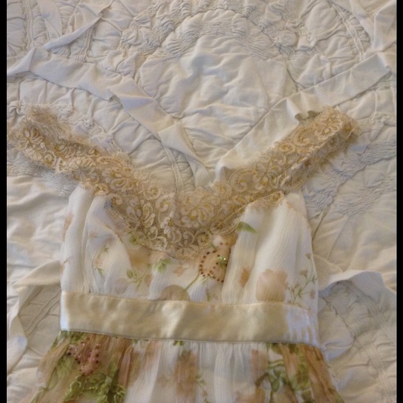 Off the shoulder silk and lace dress - Picture 3 of 4