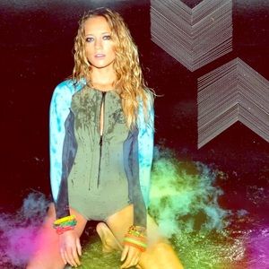 RARE Brand NWT Billabong Salty Dayz-  Size 10 🌊