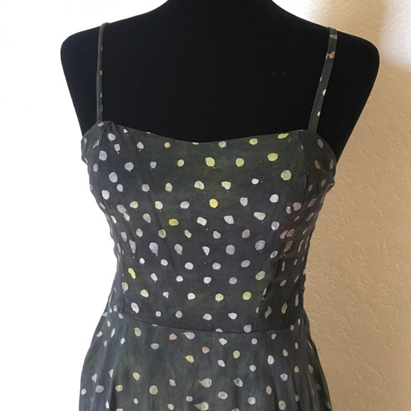 Adorable sweetheart style midi dress