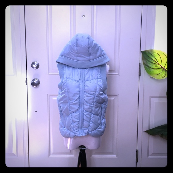 🎀Baby blue hooded, sleeveless puffer✨