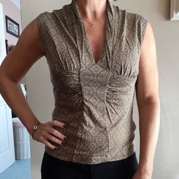 Banana Republic sleeveless Top Size M 🎈