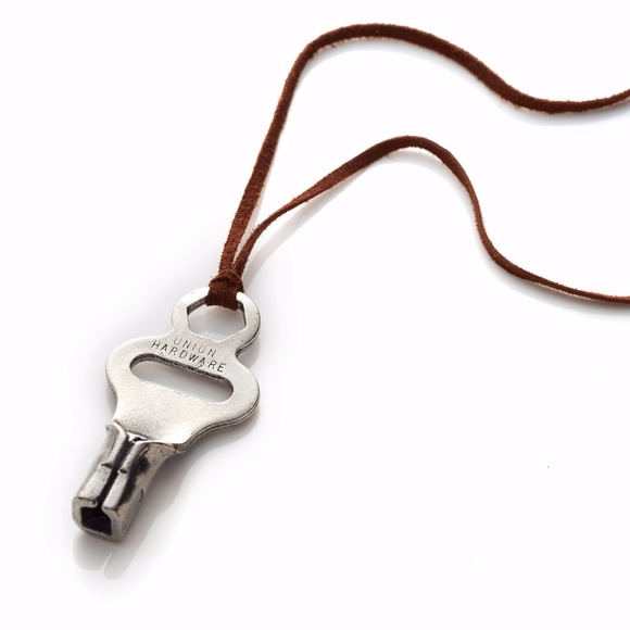 DeezJewelz Jewelry Roller Skate Key 0 Pewter With 30 Leather Cord