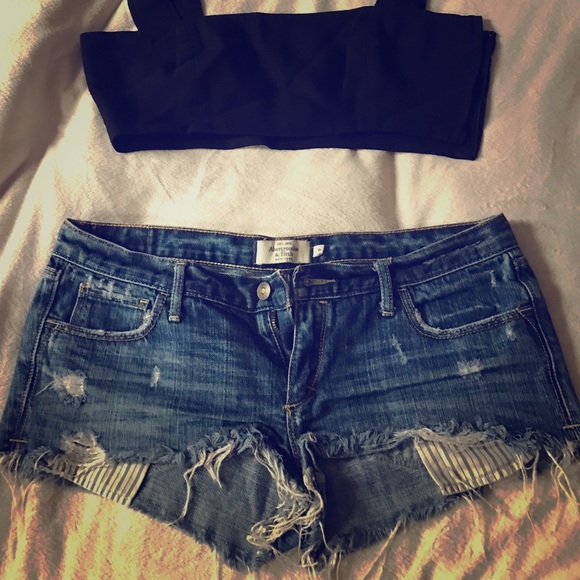 Abercrombie and Fitch cropped shorts