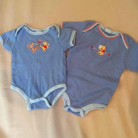Disney Pooh and Tigger 0-6 mo onesie lot - Picture 1 of 3