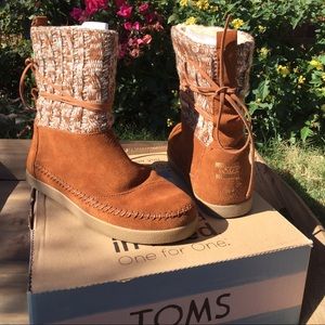 Size 9 Toms Nepal boots