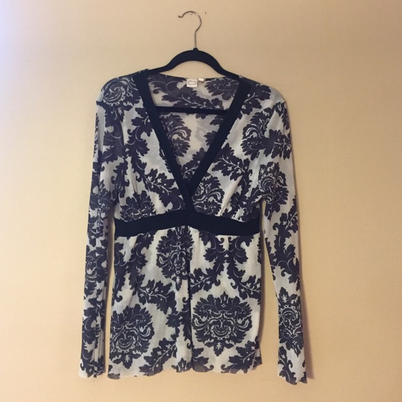 Black and white long sleeve shirt