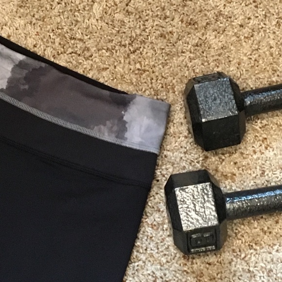 lululemon athletica Pants - ‼️PRICE DROP‼️Lululemon Groove Capri