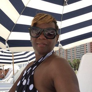 Meet your Posher, Leona