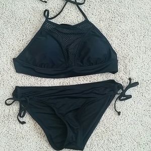 Black 2-piece swimsuit