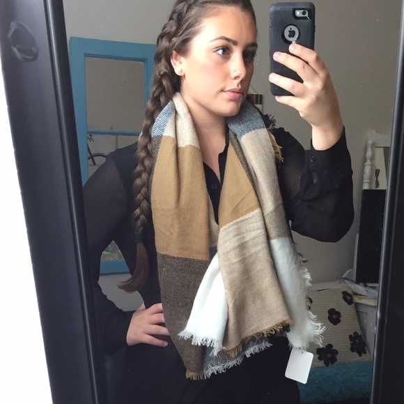 Blanket Scarves - Picture 4 of 4