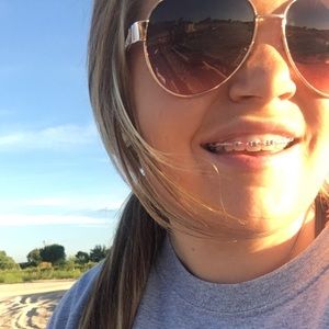 Meet your Posher, Elise