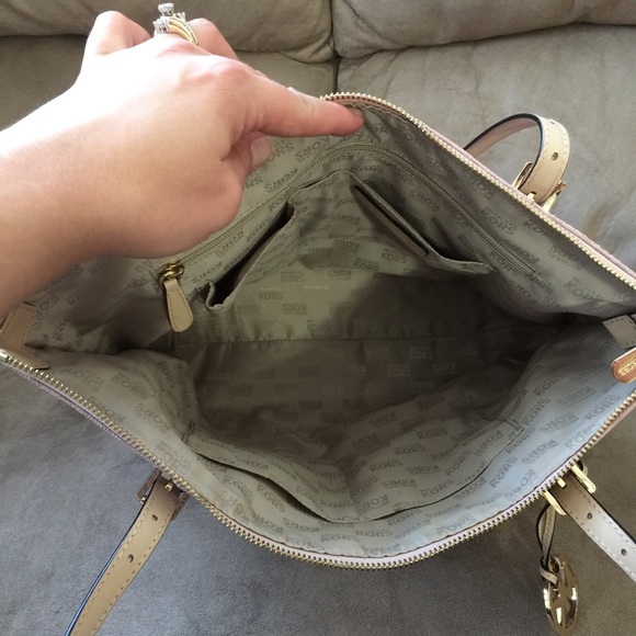 Sold on Ⓜ️ - Picture 3 of 4