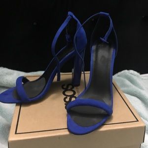 Blue chunky heels !