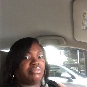 Meet your Posher, Monique