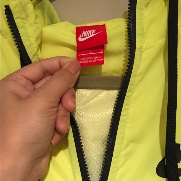 SOLD nike windbreaker - Picture 3 of 6