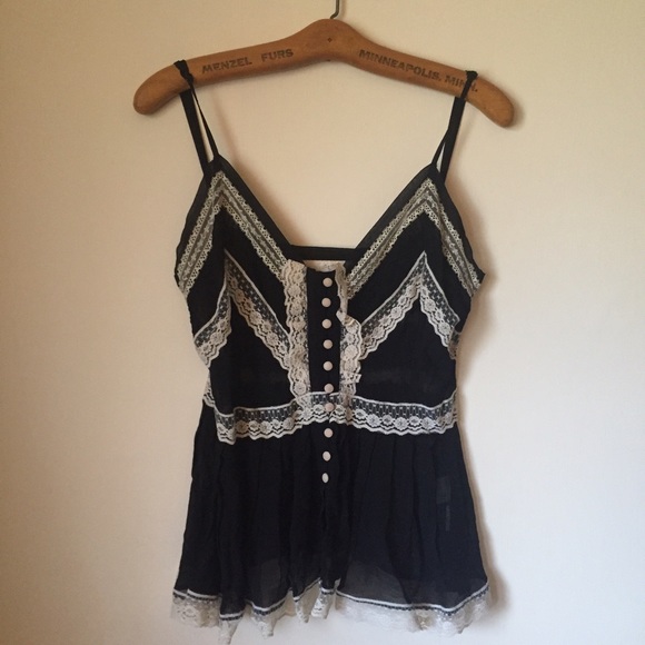 Beautiful Hannah Jo top, size medium