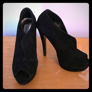 Steve Madden Black suede ankle booties