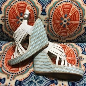 Cute white Wedges size 8M