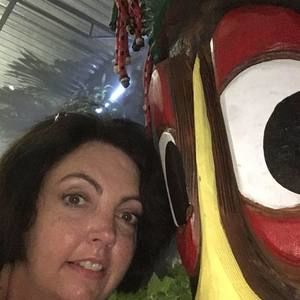 Meet your Posher, Lora