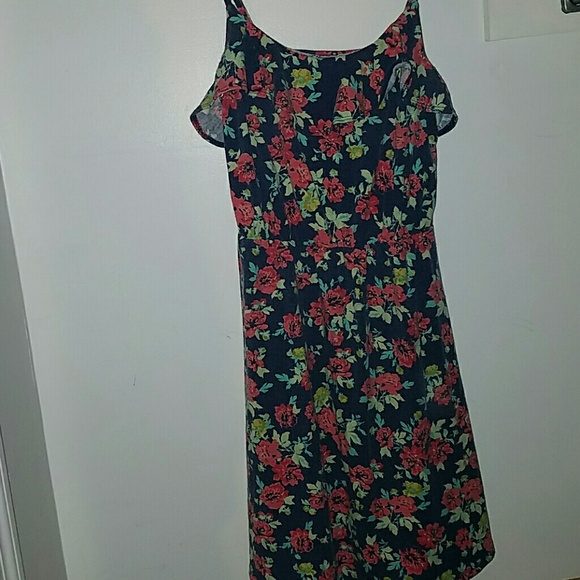 Very comfortable floral dress worn twice