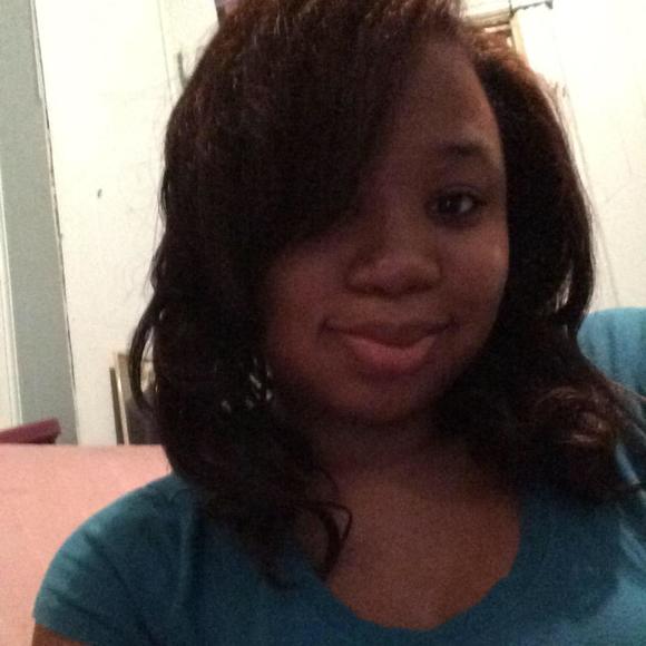 Meet your Posher, Dominique - Picture 1 of 1