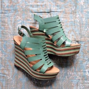 Anna Luz Wedges