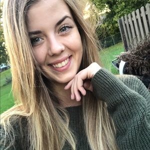 Meet your Posher, Danielle