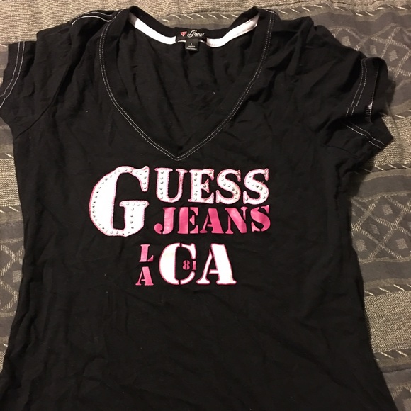 SOLD ON MERC! Cute Black and pink Guess shirt 👚 - Picture 1 of 2