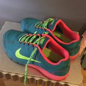 Nike Trail Sneakers