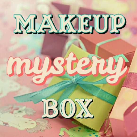 🎁 $50 Makeup Mystery Box - Picture 1 of 1