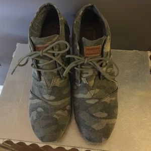 TOMS Camouflage Sneaker Wedges
