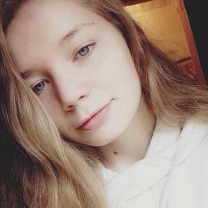 Meet your Posher, Leah