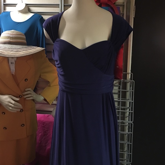 Dress - Picture 2 of 4