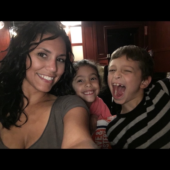 Meet your Posher, Jessica - Picture 2 of 3