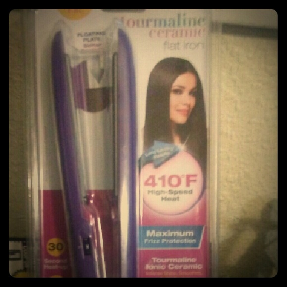 NWT Conair Tourmaline ionic Ceramic flat iron