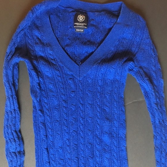 AMERICAN EAGLE Royal Sweater