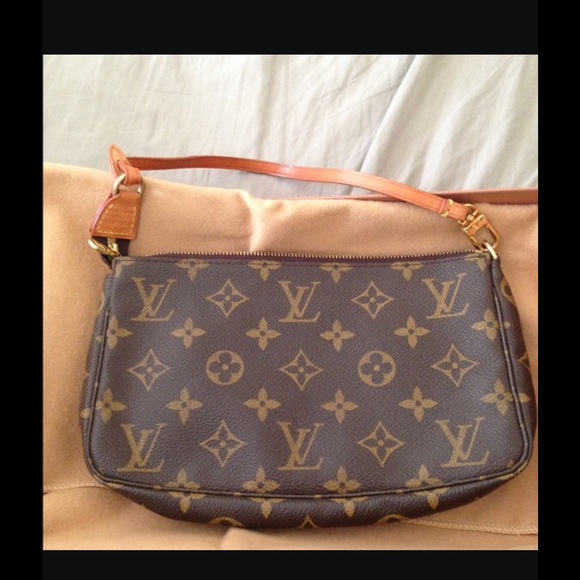 Louie Vuitton Pouchette