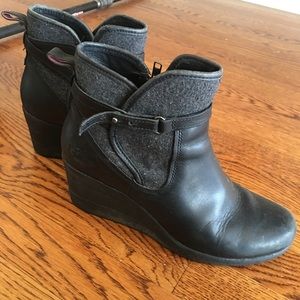 Ugh emalie boot in dark gray