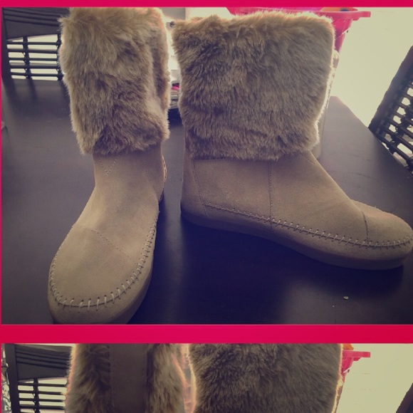 Tom's Nepal boots {new}