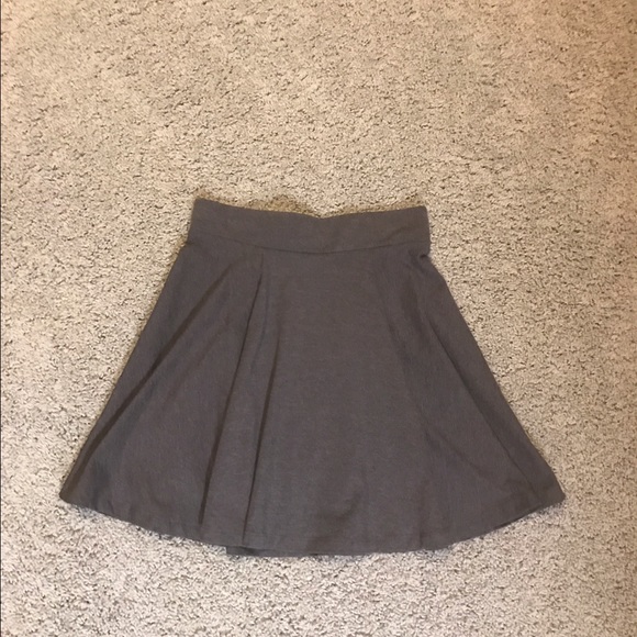 NWOT H&M grey pleated skirt