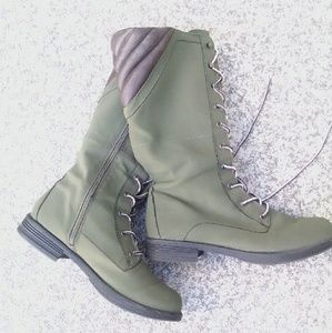 *** on hold*** Olive green boots