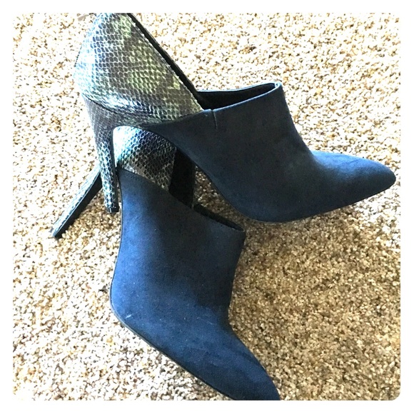 Cosmopolitan Heels - image 1