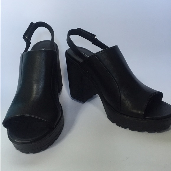 Chunky 90's sandals