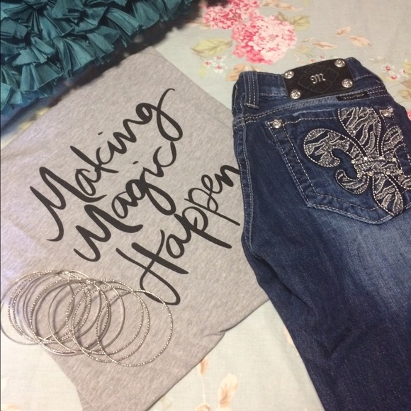 MAKING MAGIC HAPPEN WOMENS TSHIRT ONE DAY SALE ✔️ - Picture 3 of 4