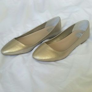 New Dolce Vita Gold Flats size 8.5