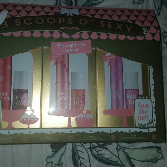 Benefit Other - Benefit gift set