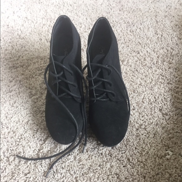 Lace up Wedges - Picture 2 of 3