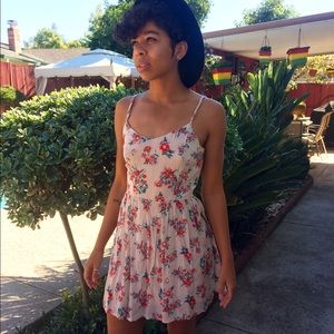 ✨LAST CHANCE✨ Floral Open-Back Dress