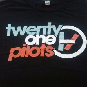 Twenty one pilots tee